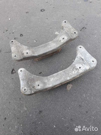 Траверса АКПП bmw e39 m57 22321096106