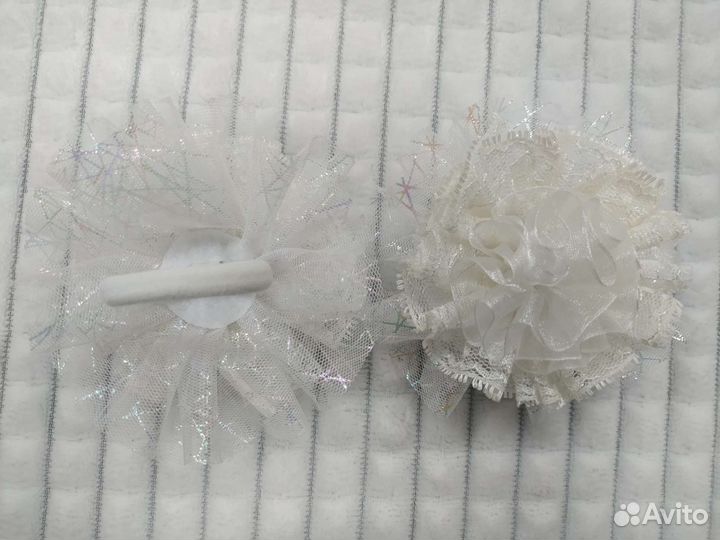 Бант белый на резинке с кружевом
