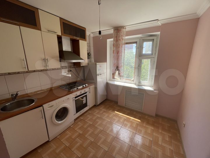 2-к. квартира, 55 м², 3/10 эт.