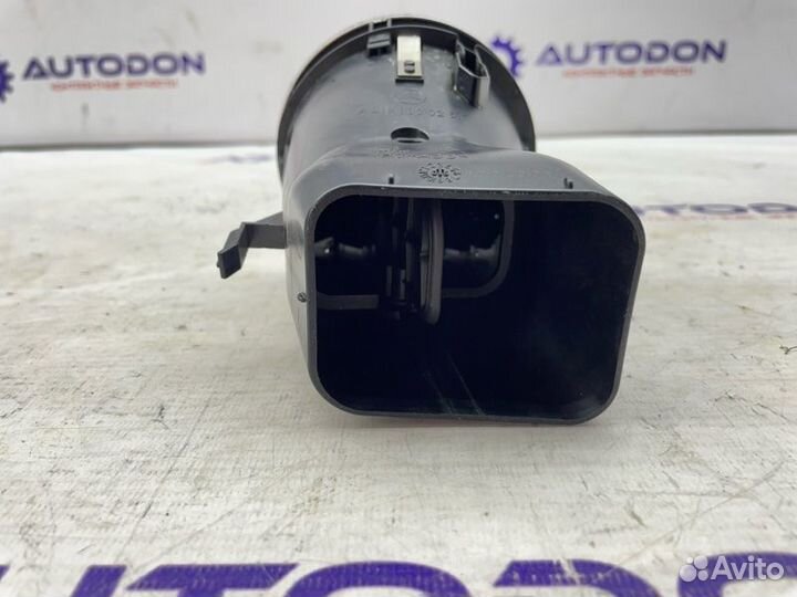 Дефлектор воздушный передний правый Mercedes