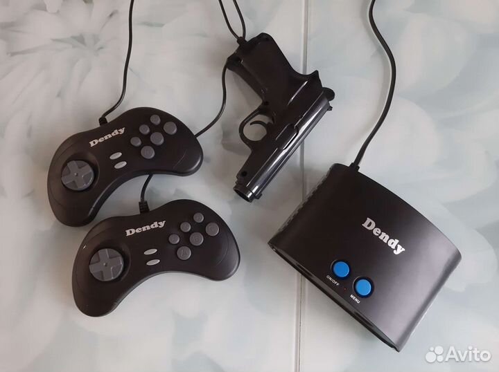 Игровая приставка Dendy из 90-х