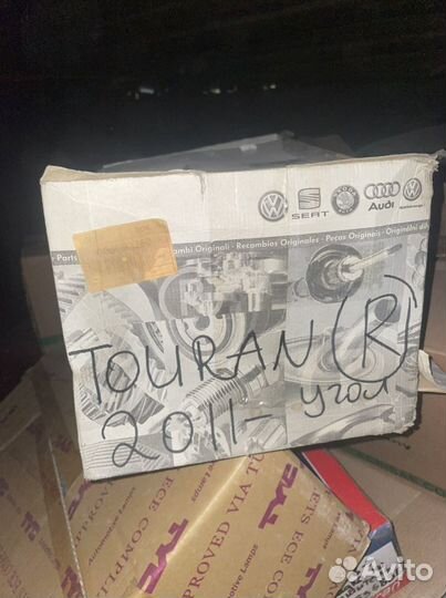 Фонарь задний правый Volkswagen Touran 2011-2015