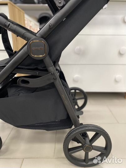 Прогулочная коляска Carrello Bravo carbon