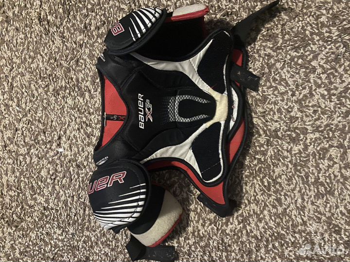 Комплект защиты для хоккея и сам баул bauer