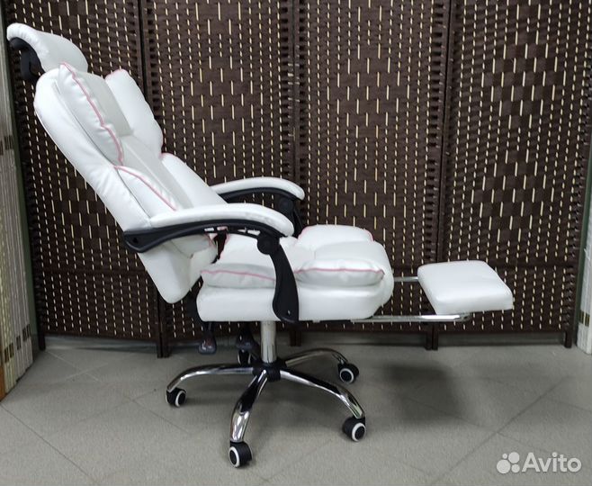 Компьютерное кресло белое