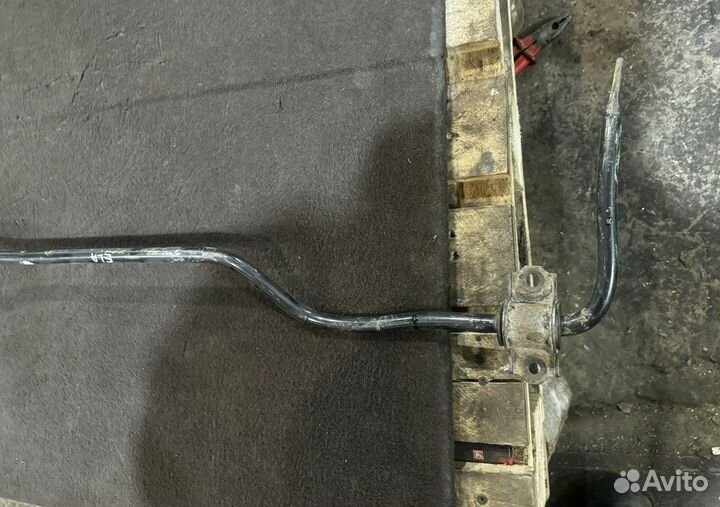 Задний стабилизатор Hyundai Elantra 3