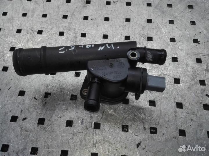 Фланец двигателя системы охлаждения Volkswagen Cad