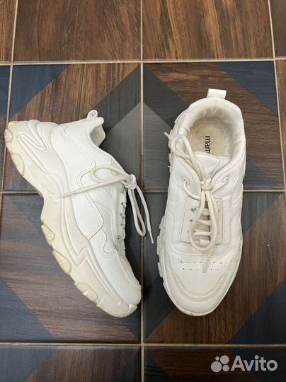 Кроссовки белые женские