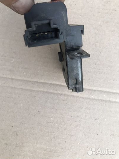 Замок стекла двери багажника Peugeot 407 SW