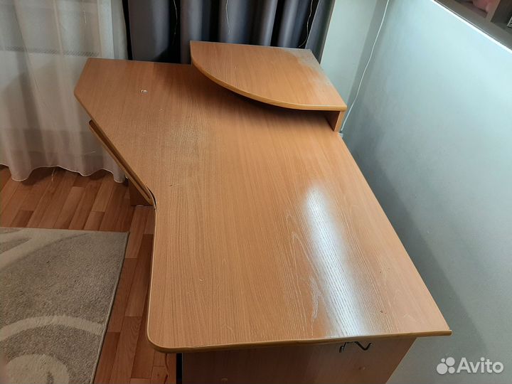 Продам компьютерный стол
