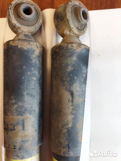 Амортизатор задний rav4 оригинальные