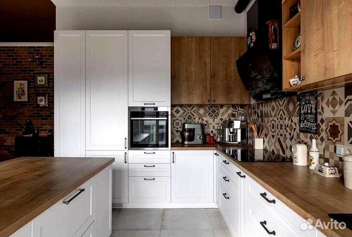 Угловая кухня с островом.Кухонный гарнитур на зака