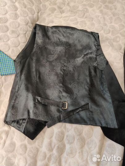 Шикарный костюм на мальчика 146