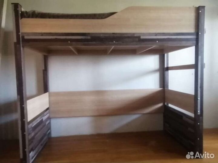 Детская двухярусная кровать