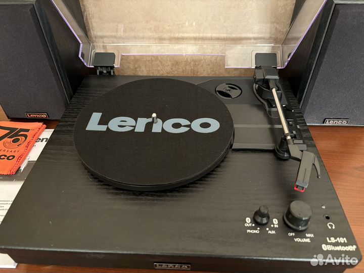 Проигрыватель виниловых дисков Lenco LS-101BK