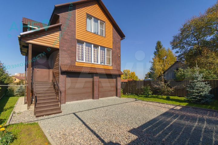 Коттедж 208 м² на участке 10 сот.