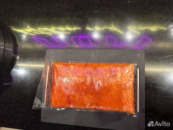 Обрезь лосося с хребта