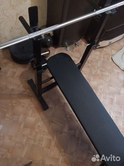 Скамья для жима с блинами и штангой