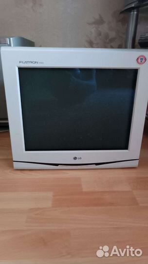 Монитор LG Flatron f700b