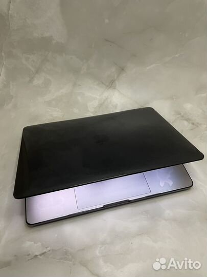 Macbook pro 13 2019 i5 8/256 touchbar
