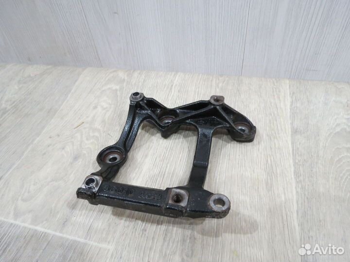 Кронштейн компрессора кондиционера Toyota Camry 70