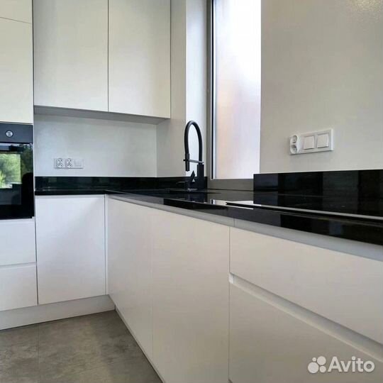 Кухонный гарнитур в современном стиле на заказ