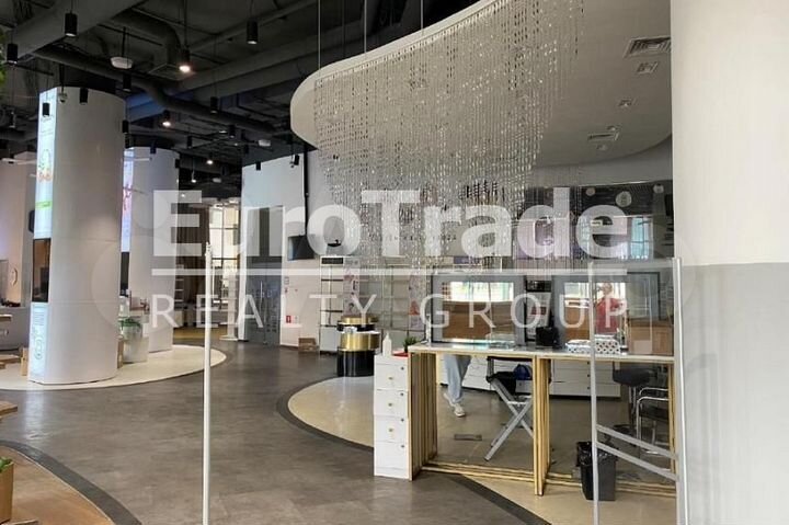 Сдам торговое помещение, 617 м²