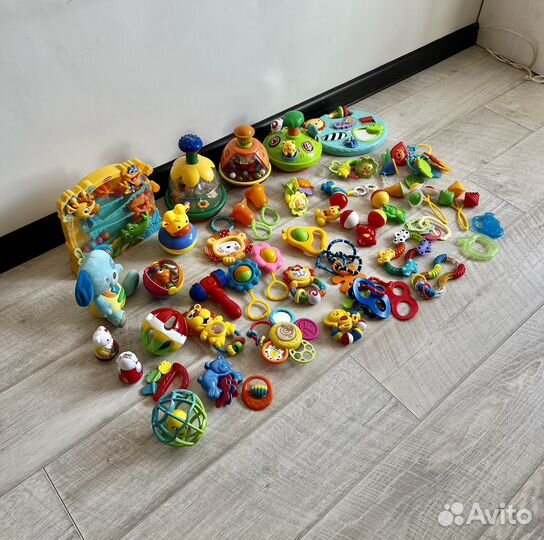 Развивающие игрушки для малышей пакетом