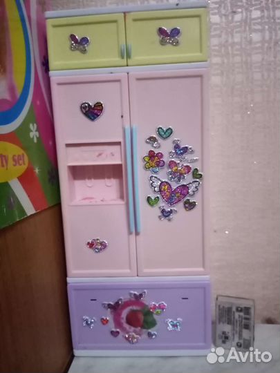 Холодильник и шкаф для кухни