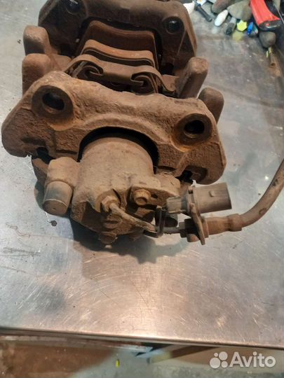 Передние суппорты VW Sharan