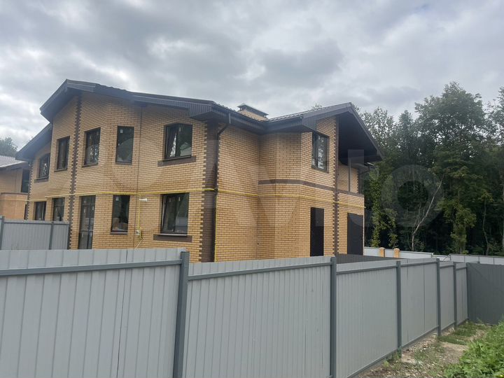 Таунхаус 85 м² на участке 3 сот.