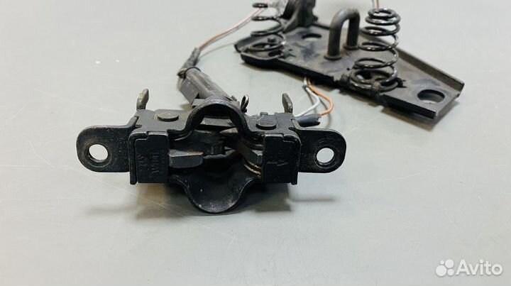 Замок капота Mercedes ML163