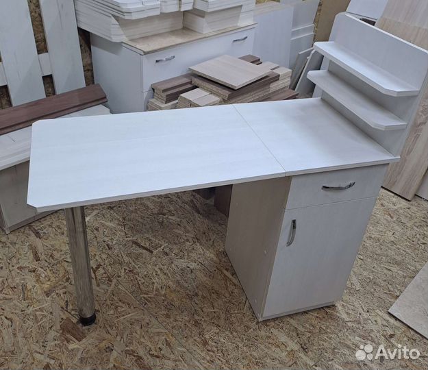 Маникюрный стол. Возможна доставка