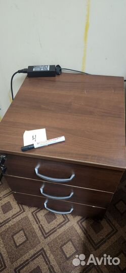 Тумбочка на колесиках