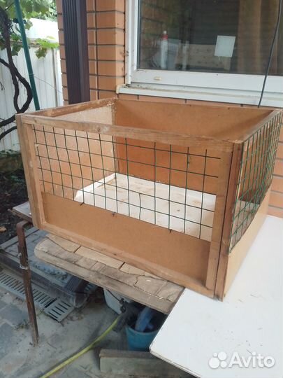 Продаю две клетки для кроликов И сено тюк