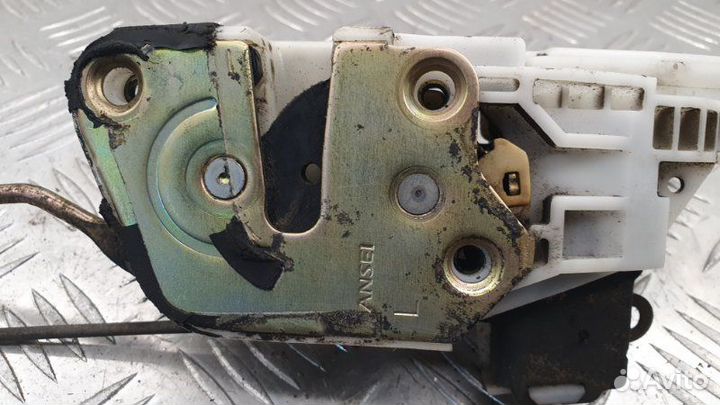 Замок боковой двери передний левый Mitsubishi