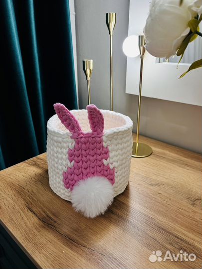 Вязанные корзинки зайчик