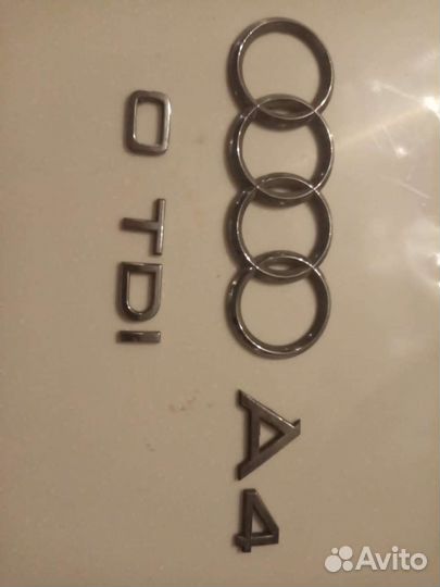 Значки на автомобиль audi, opel
