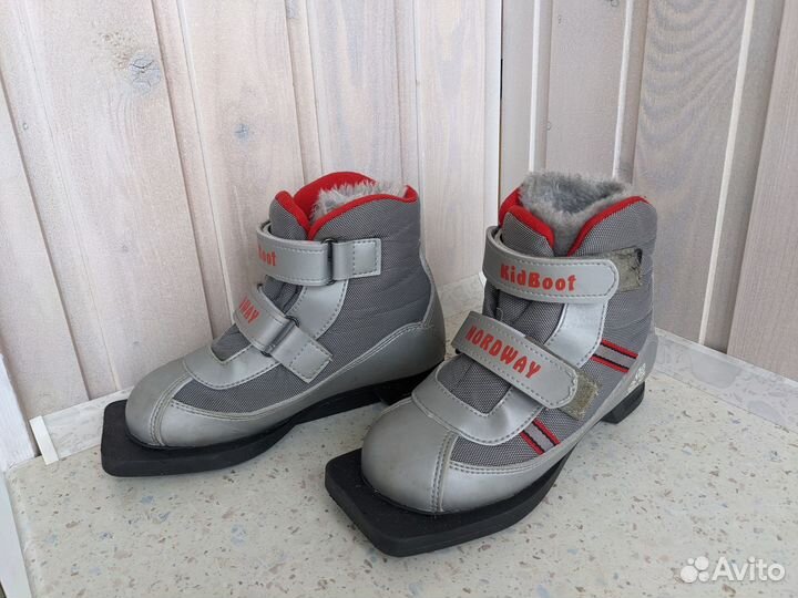 Продам лыжные ботинки детские