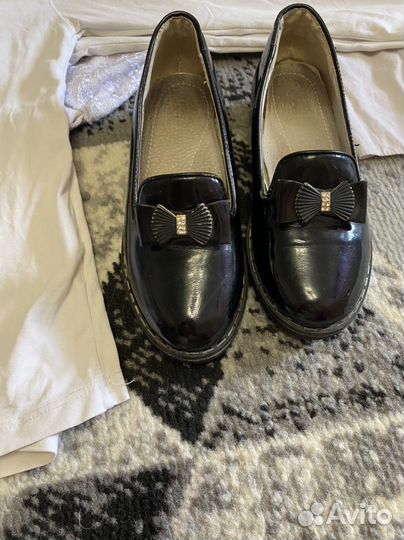 Школьные блузки 122+обувь 30 размер