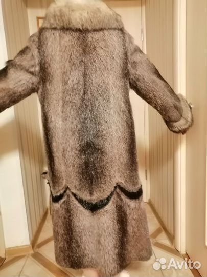 Шуба женская зимняя из нутрии с песцов ворот 48