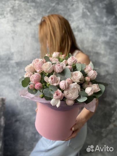 Коробка с пионовидными розами, кустовые розы