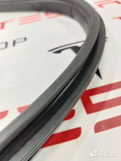 Уплотнитель проема дверного Tesla Model X 2019