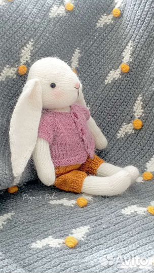 Зайчики. Игрушки вязаные