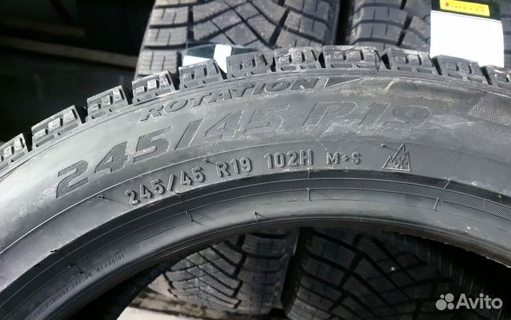 Pirelli Ice Zero FR 245/45 R19 102H