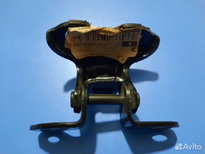 Петля двери верхняя задняя правая Тoyota Land