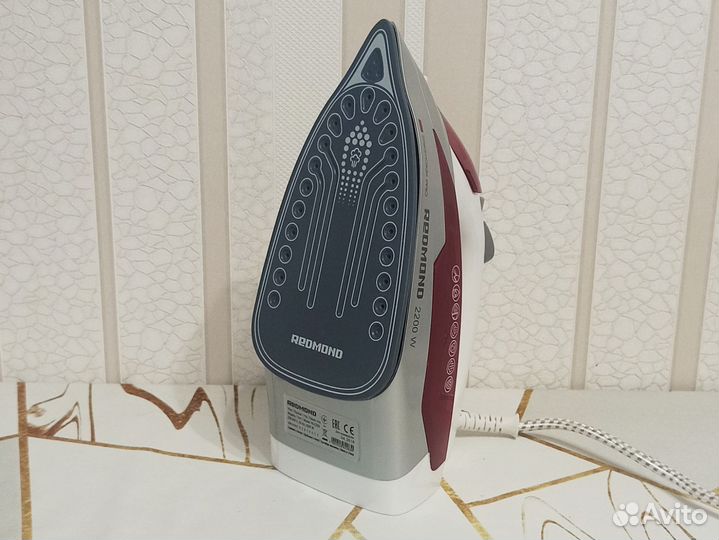 Новый утюг Redmond RI-C258