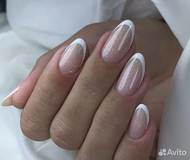 Модель на маникюр