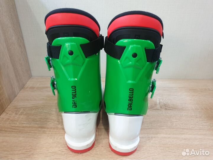Горнолыжные ботинки и лыжи детские 22