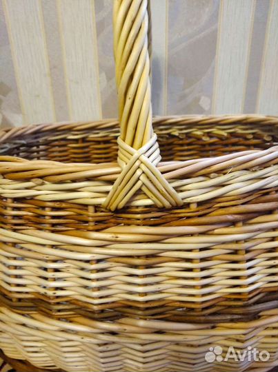 Корзина плетеная с ручкой